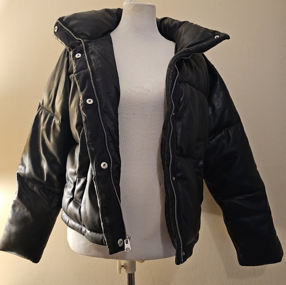 Abercrombie & Fitch CROPPED Puffer Jacket Vegan Leather size Large (2019) (?)
